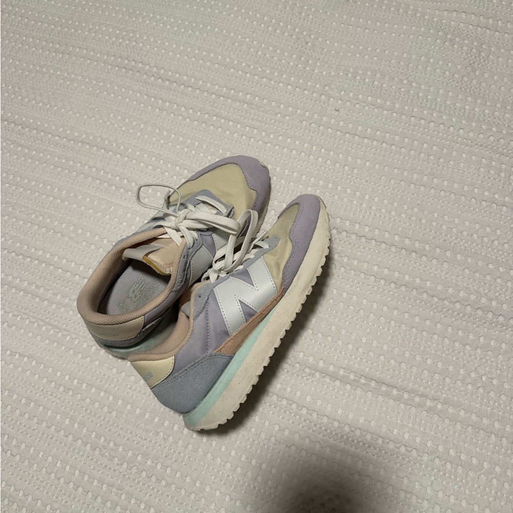 New Balance 237